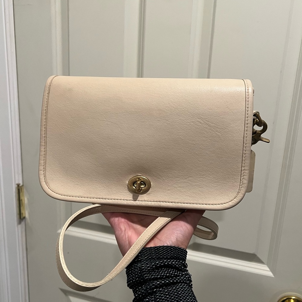 💞 SOLD💞 Coach Pocket Purse in Bone #9755